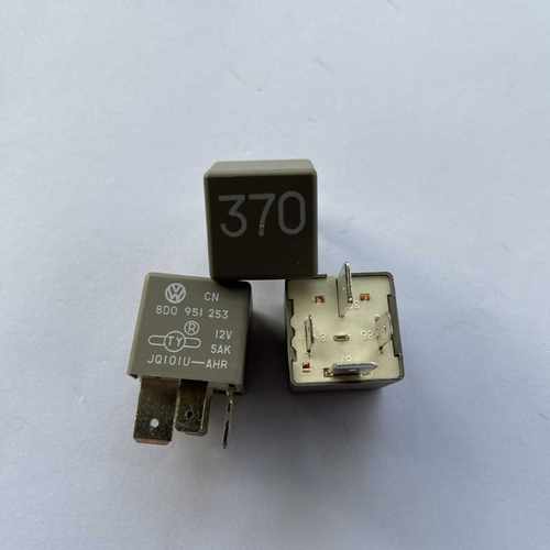 奥迪A6 A8L帕萨特领驭电子扇风扇370号继电器8D0951253