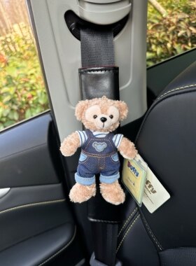 香港迪士尼牛仔达菲雪梨玫汽车安全带护肩套车内饰品防勒脖保护套