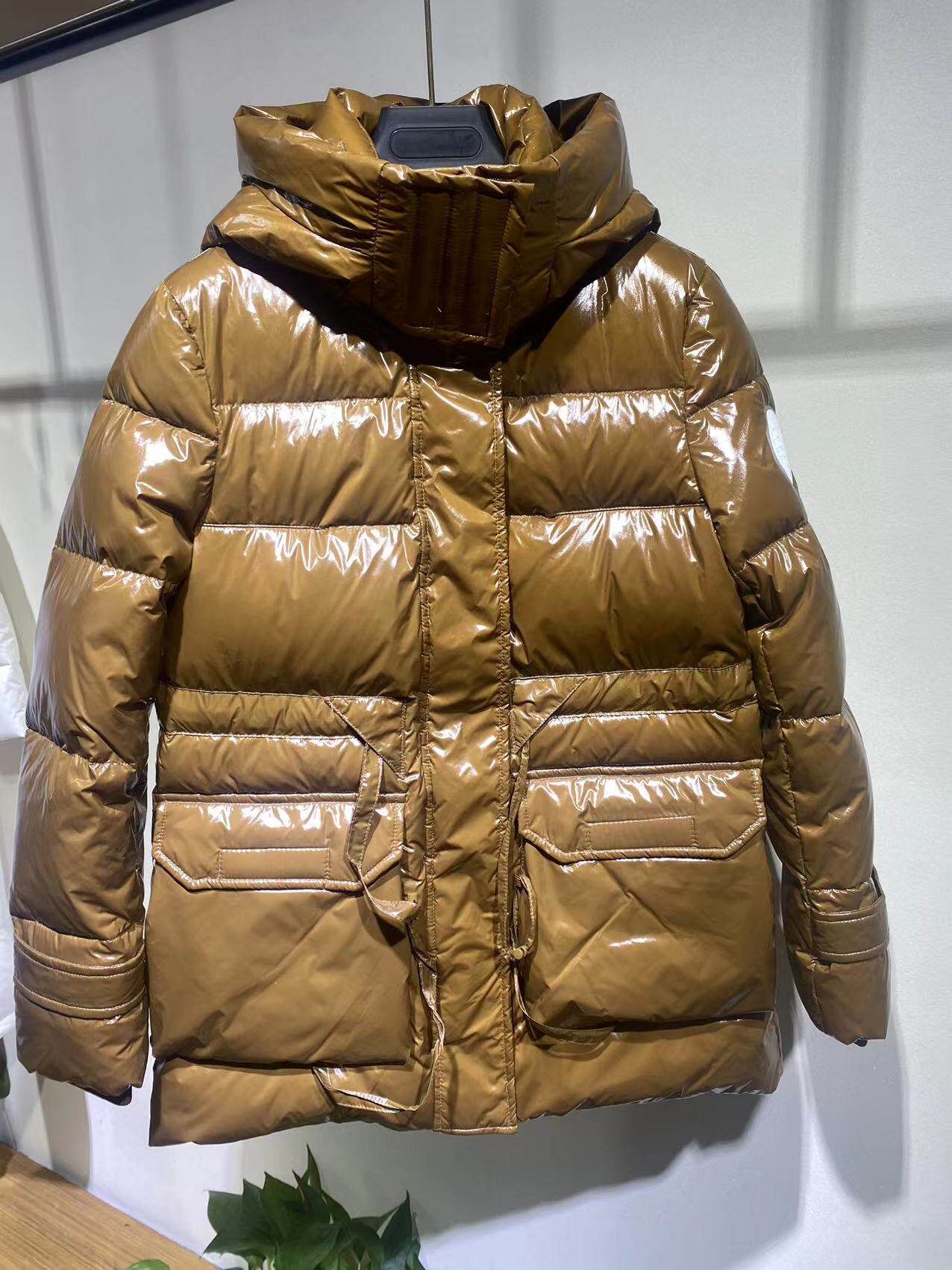 羽绒服女2021新款冬季羽绒服短款韩版亮面宽松加厚白鸭绒潮