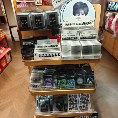 名创优品ENHYPEN Character周边包包立牌扇子挂件卡套MINISO