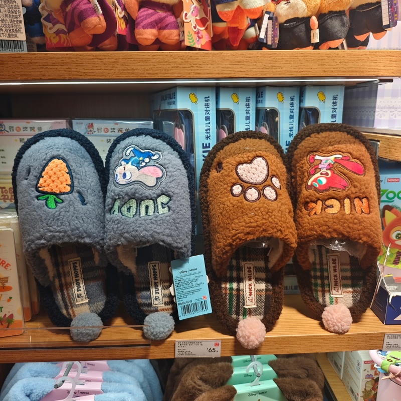 MINISO迪士尼疯狂动物城格纹女士棉拖居家拖鞋朱迪尼克名创优品