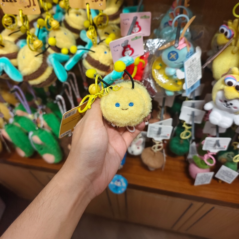 MINISO蜜蜂抽拉针对公仔挂件名创优品