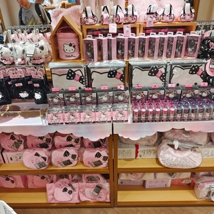 名创优品hellokitty闪闪派对包玩偶挂件帽子手套化妆包MINISO