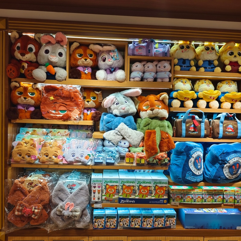 MINISO疯狂动物城玩偶包包围巾帽子手套耳罩尼克朱迪名创优品