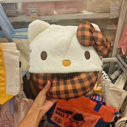 MINISO三丽鸥家族摩卡格纹系列hellokitty带帽U型枕名创优品