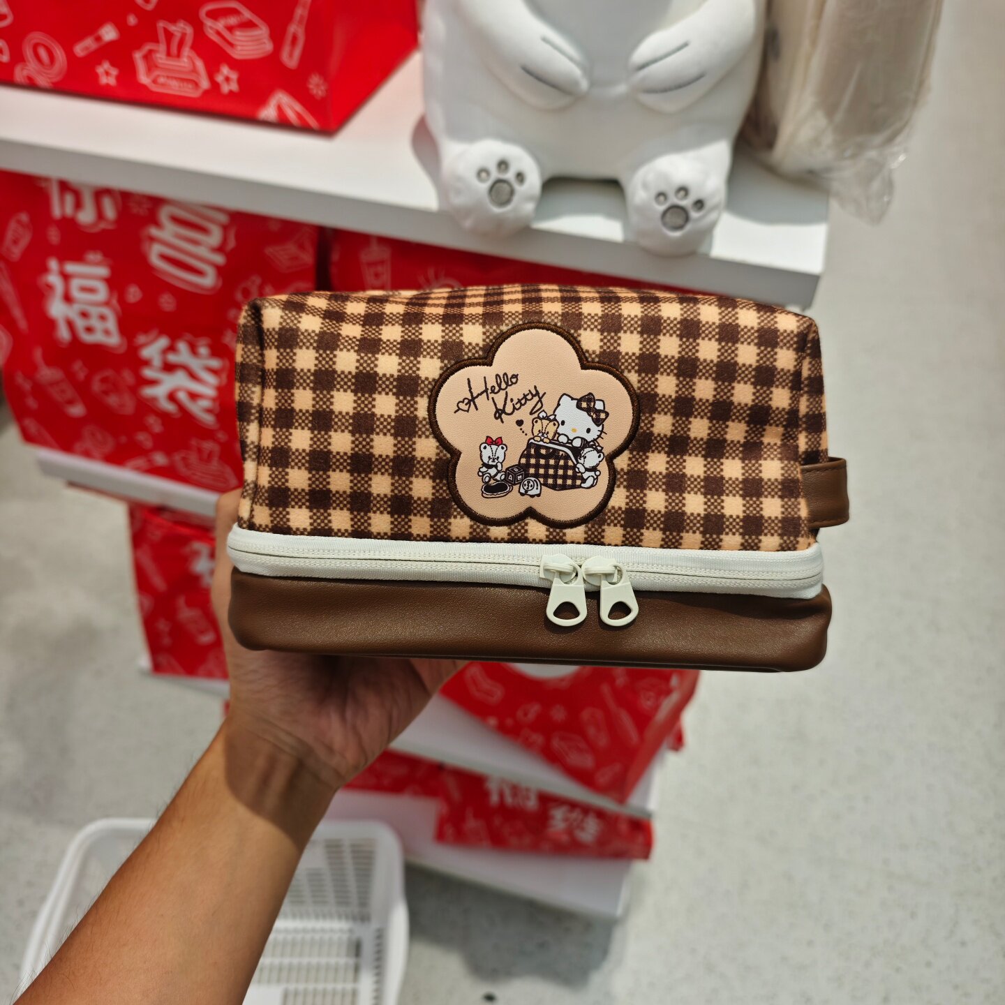 MINISO三丽鸥摩卡格纹系列HelloKitty化妆包名创优品