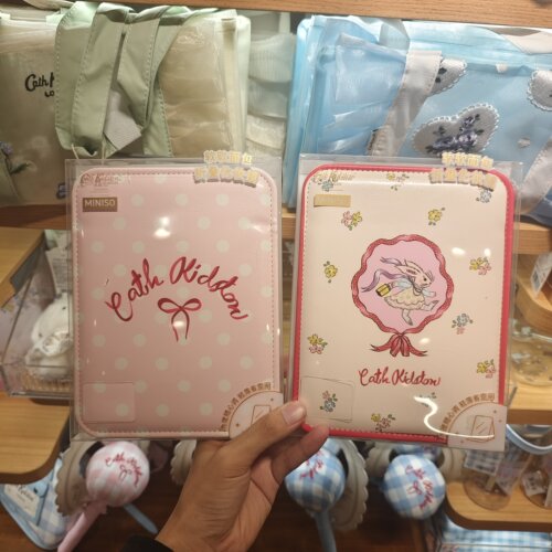 名创优品cath kidston花园工坊面包折叠化妆镜MINISO
