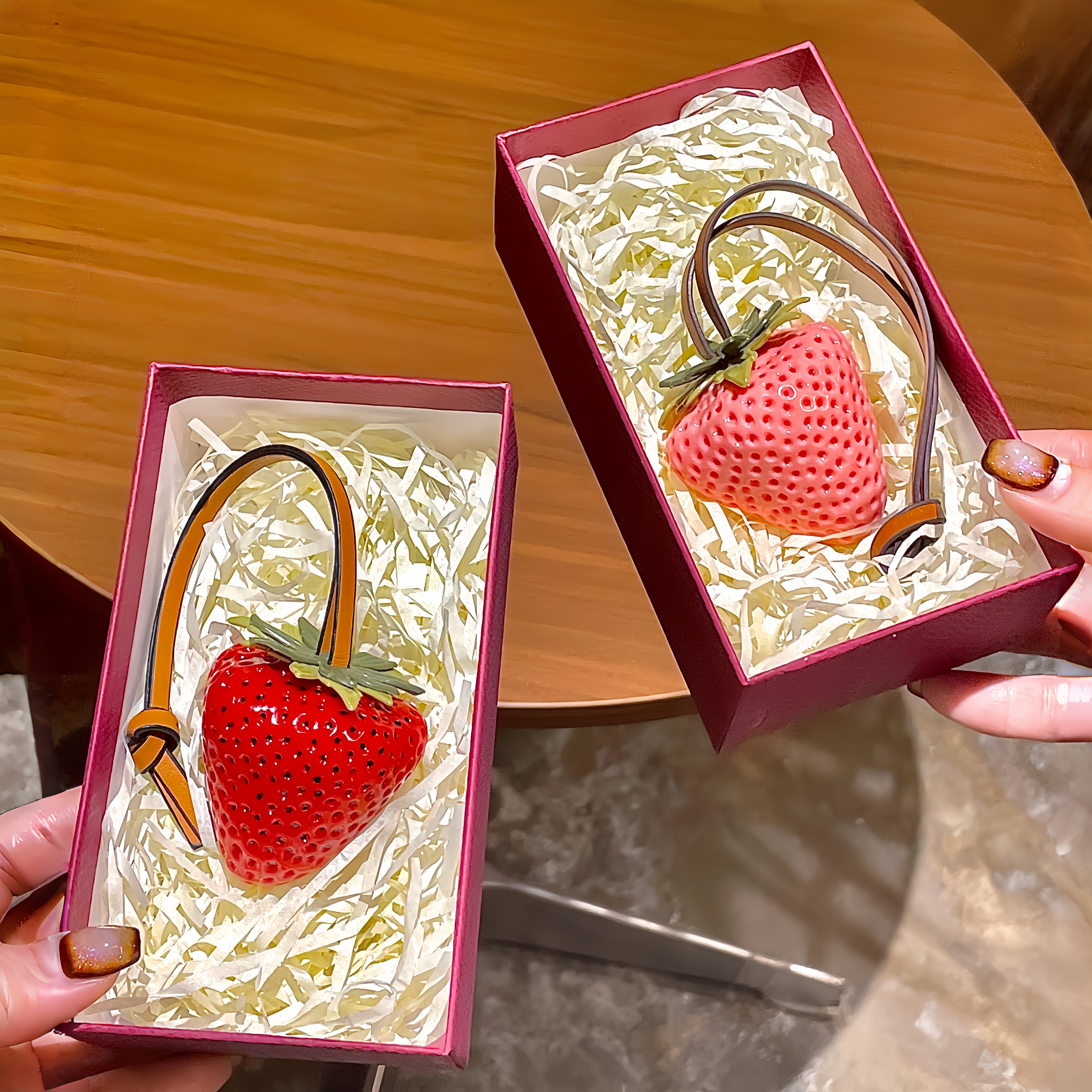 这小草莓挂件也太会了吧~莓烦恼~