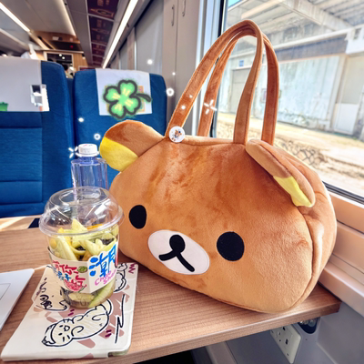 带着肥肥轻松熊包包出门旅游噜！