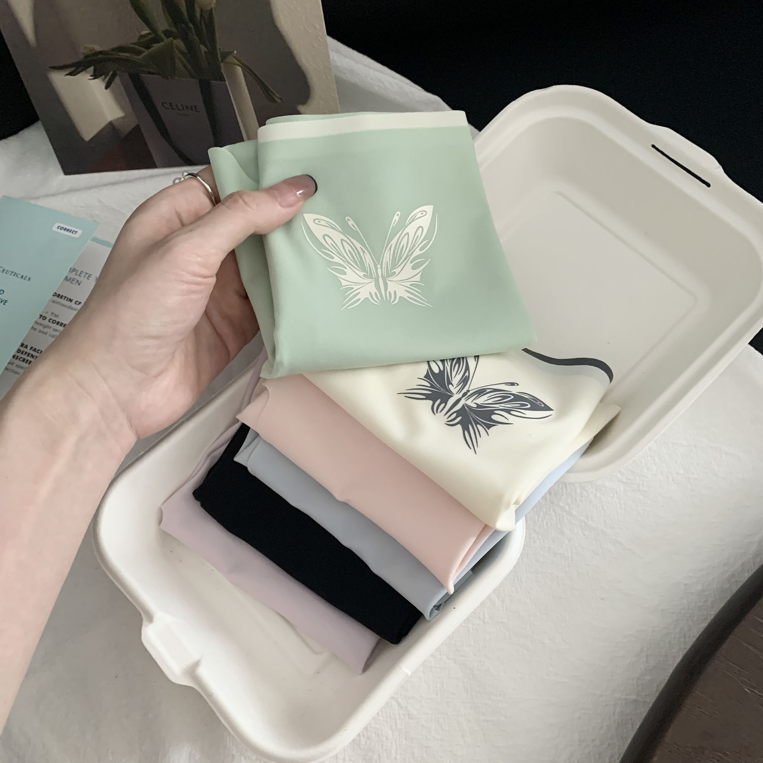 2026甜美个性蝴蝶纹一片式波浪边无痕内裤透气女士中腰三角裤