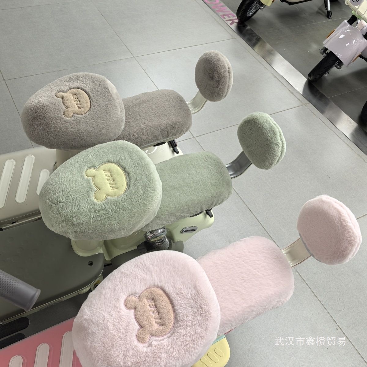 2026冬季电动车保暖坐垫毛绒座套三件套加厚电瓶车可爱座垫通用自