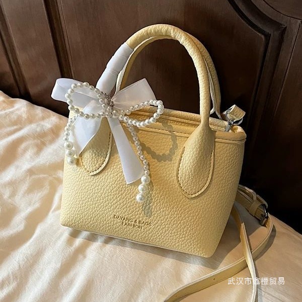 2026小巧包包女式2025新款感洋气斜挎超火简约水桶包上班拎包