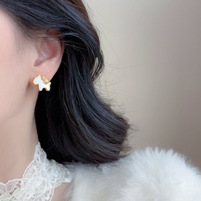 「马上有钱」天然贝母小马耳环轻奢高级感新年耳夹女无耳洞耳饰