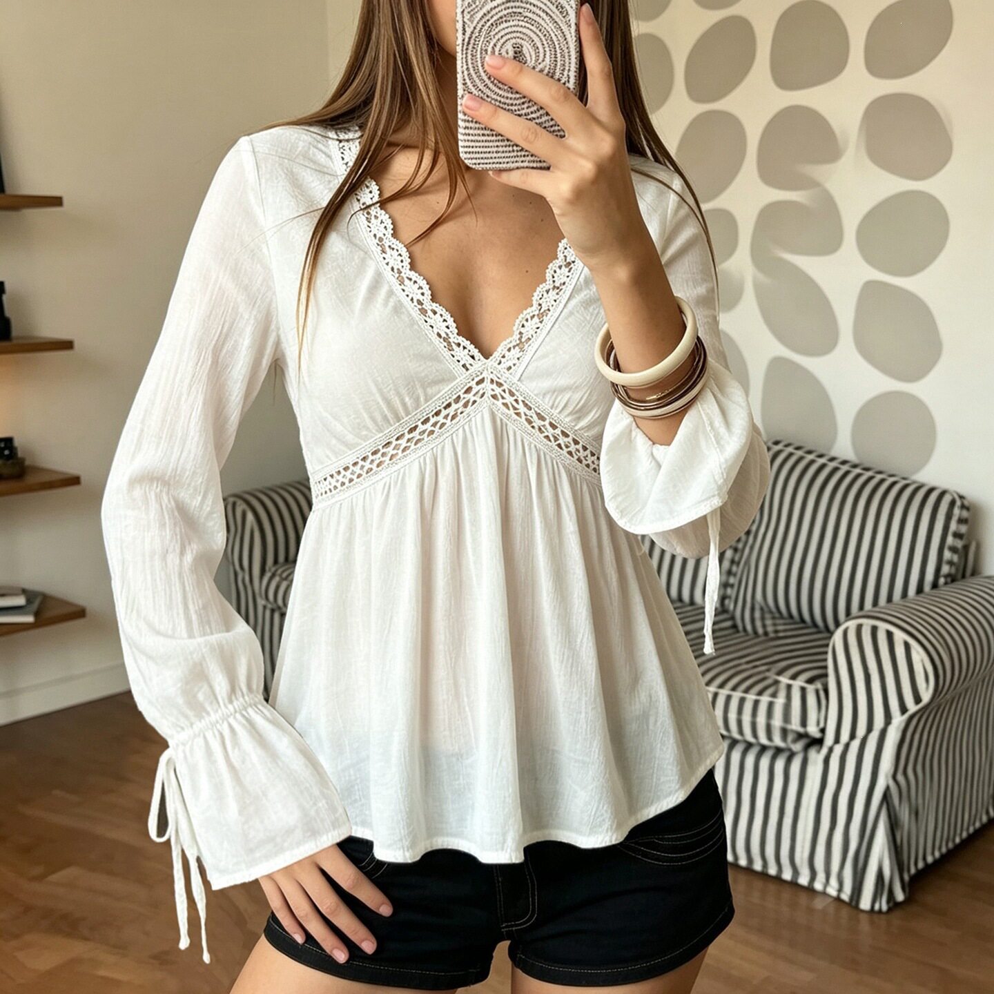 Sexy women's outf  蕾丝V领镂空收腰白上衣泡泡喇叭袖遮肉娃娃衫