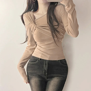 Khaki irregular T-shirt for women纯欲风露肩扭结不规则T恤上衣