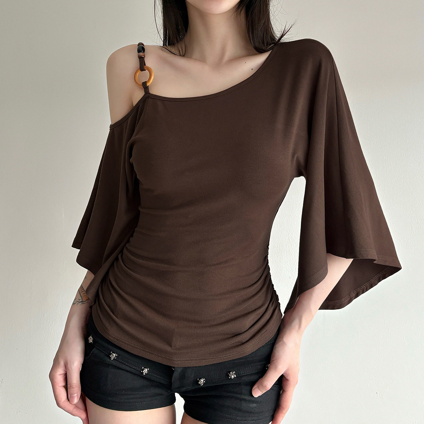 Irregular Bat Sleeve T-shirt 辣妹串珠斜领露肩上衣蝙蝠袖T恤女