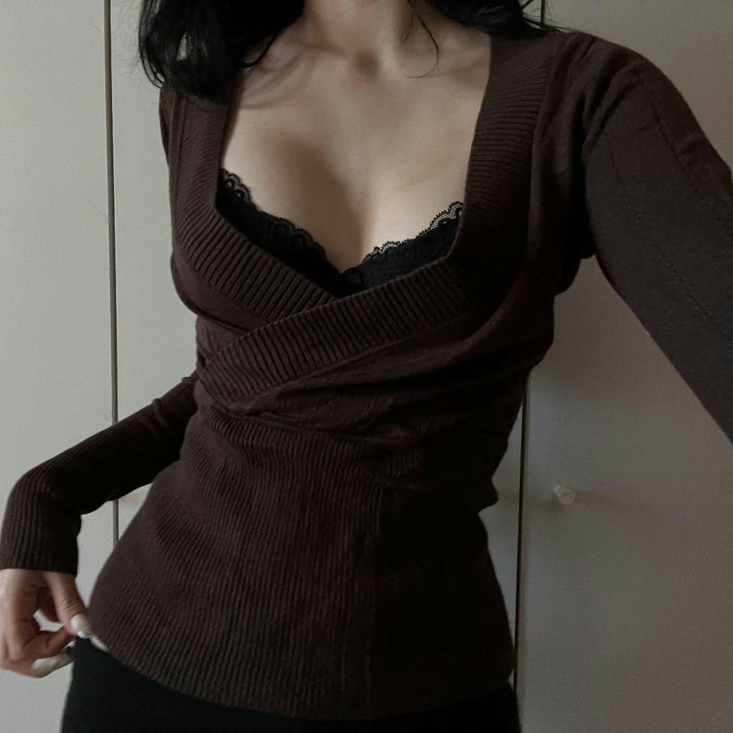 Sexy women's outf 辣妹收腰交叉V领低胸性感毛衣秋冬复古上衣女