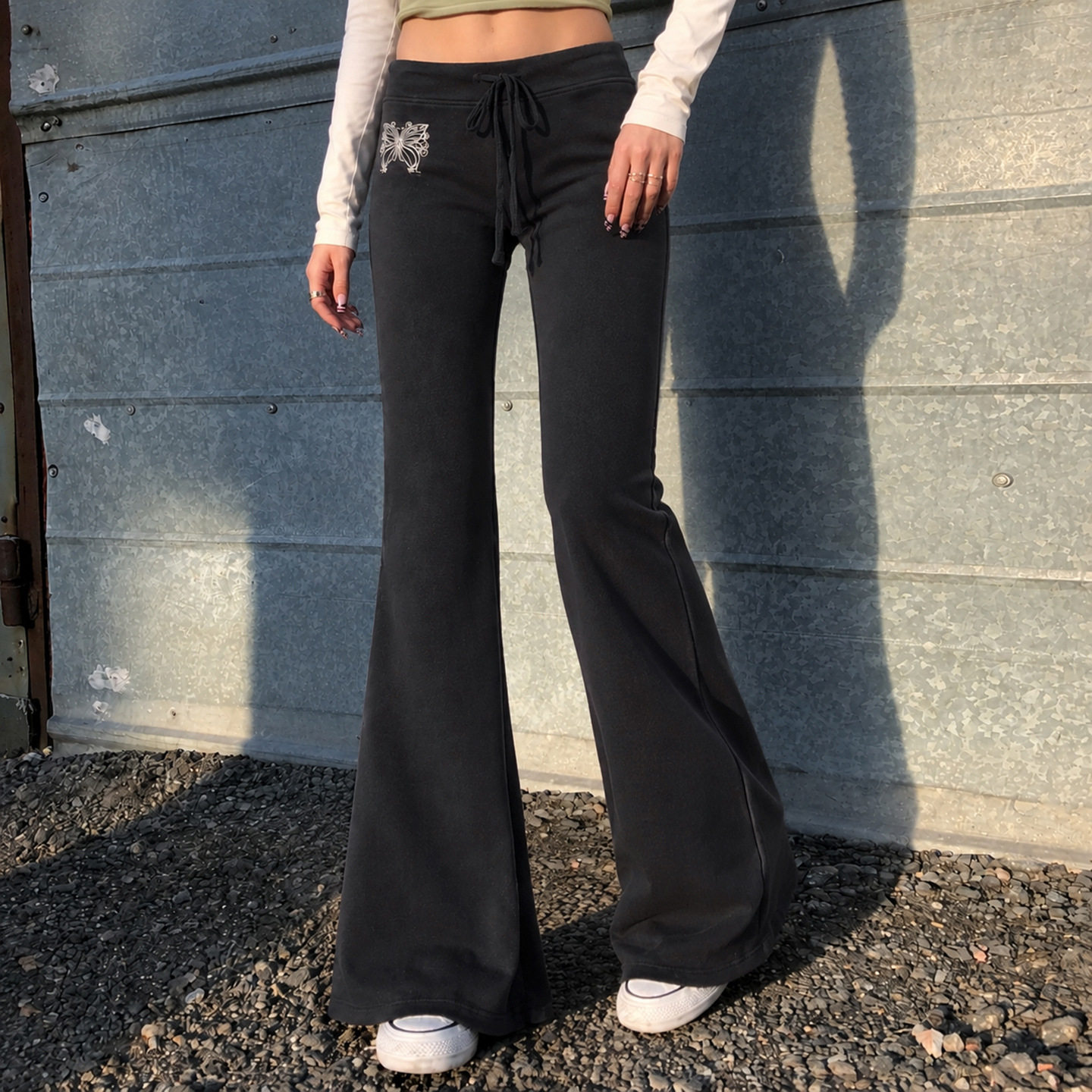Sexy women's outf 美式辣妹低腰系带蝴蝶刺绣微喇裤日常休闲长裤