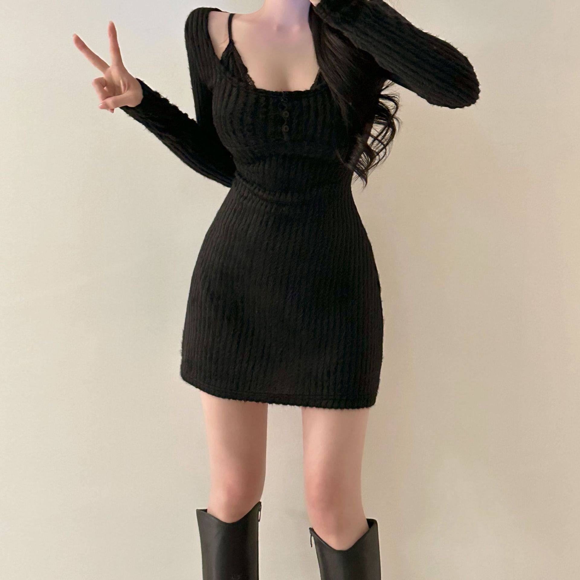 Waist hugging long sleeved dress包臀短裙收腰紧身三粒扣连衣裙