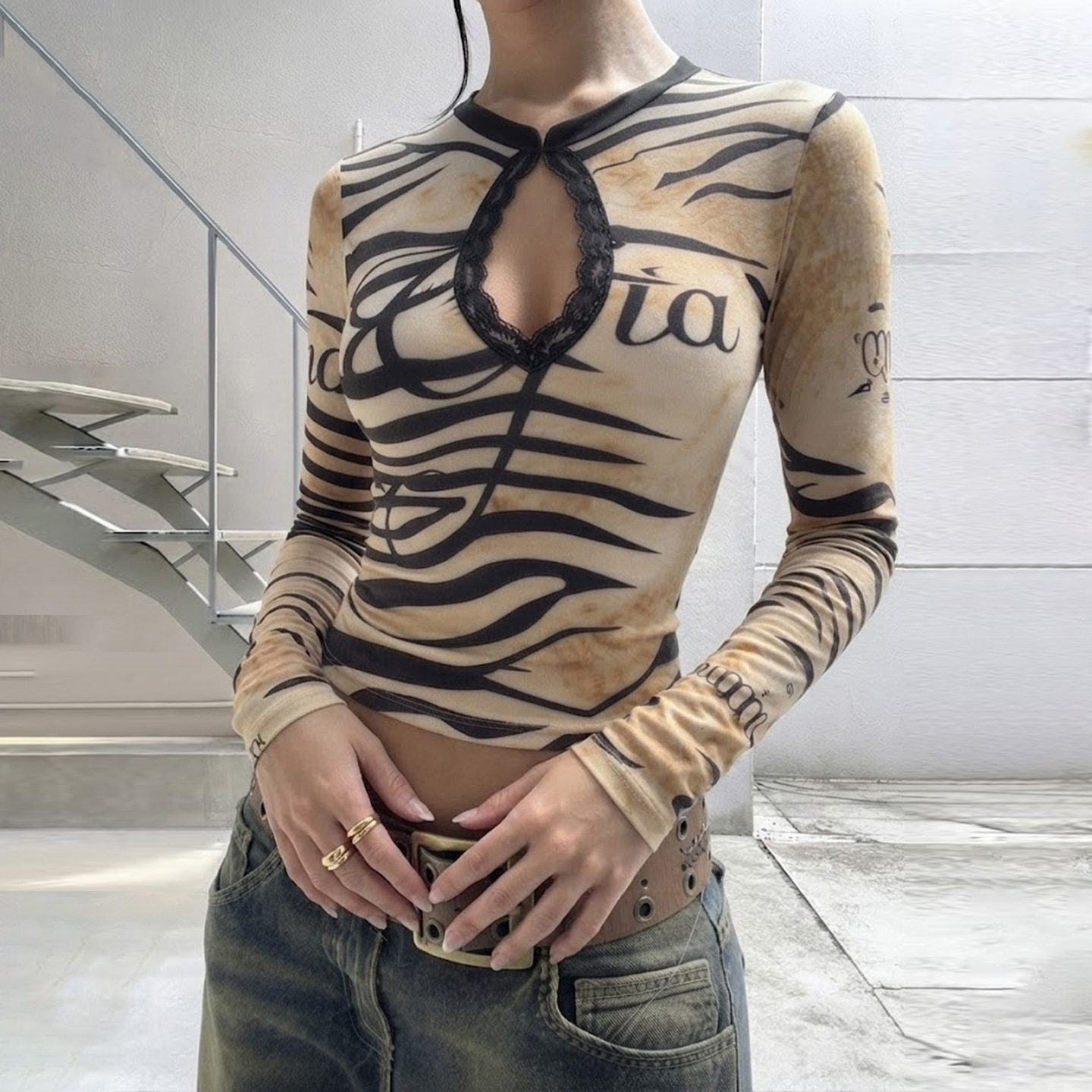 Sexy women's outf 欧美风印花水滴领上衣T恤蕾丝拼接打底衫长袖