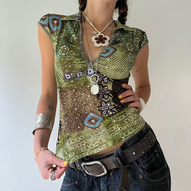 Retro V-neck slim fit T-shirt for women复古印花排扣短袖T恤女