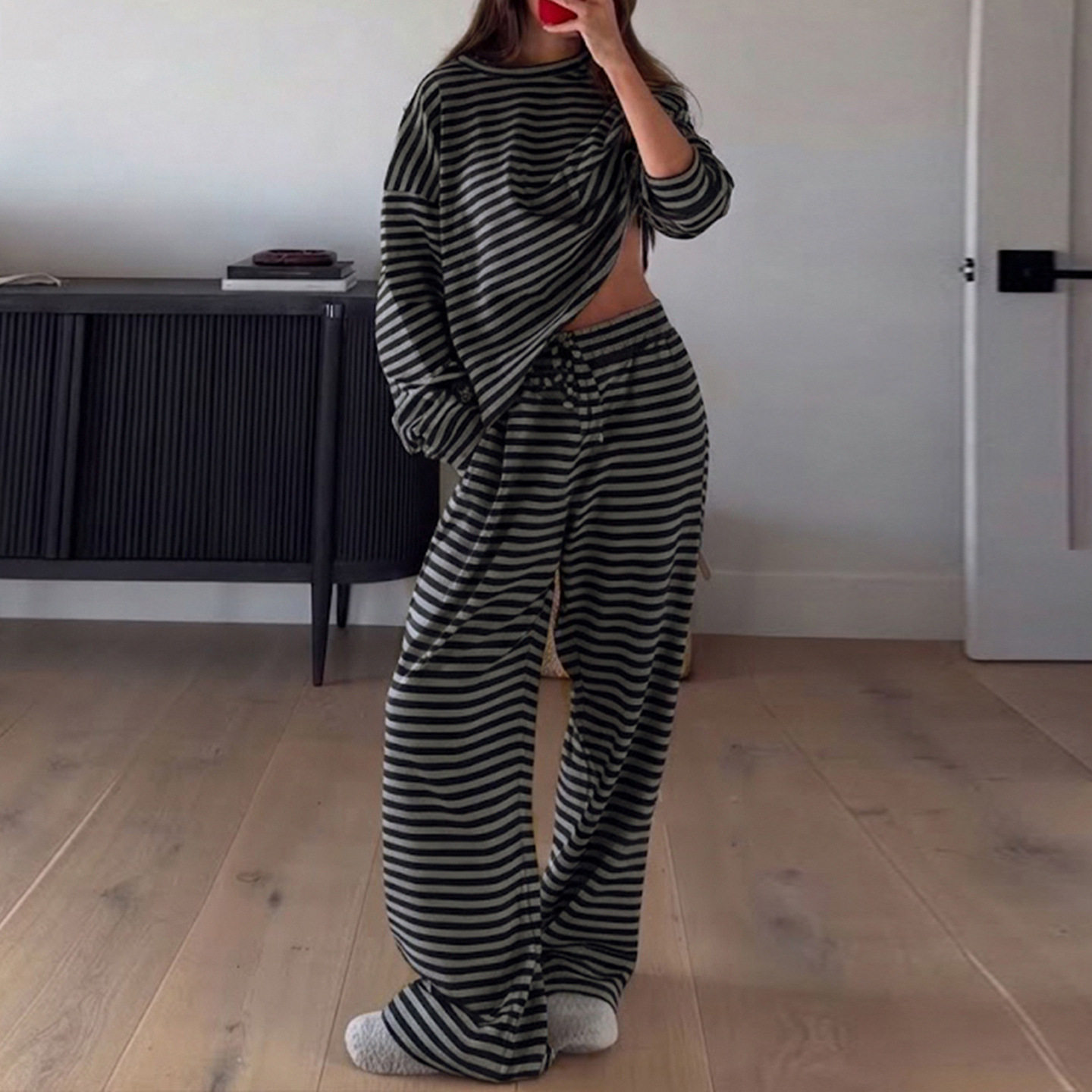 Sexy women's outf 宽松条纹上衣+低腰抽绳直筒长裤秋冬休闲套装
