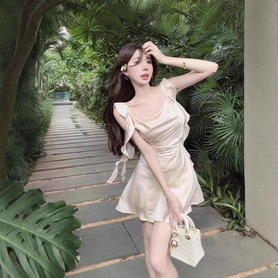 辣妹短裙方领缎面收腰连衣裙女夏连衣裙
