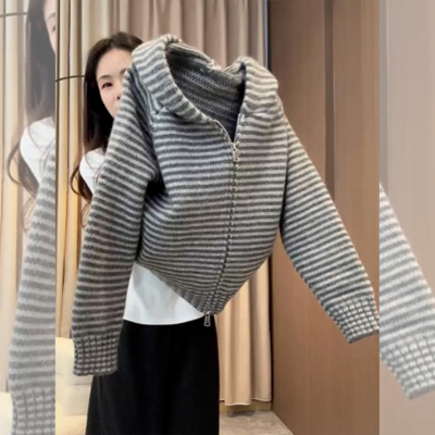 灰色连帽针织拉链条纹毛衣外套女款2025年秋冬新款格雷系穿搭上衣