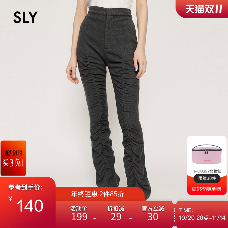 设计感褶皱，微喇版型，修饰腿部线条