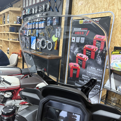 25款雅马哈XMAX300改装印尼原厂原装进口加高挡风玻璃风挡导流罩