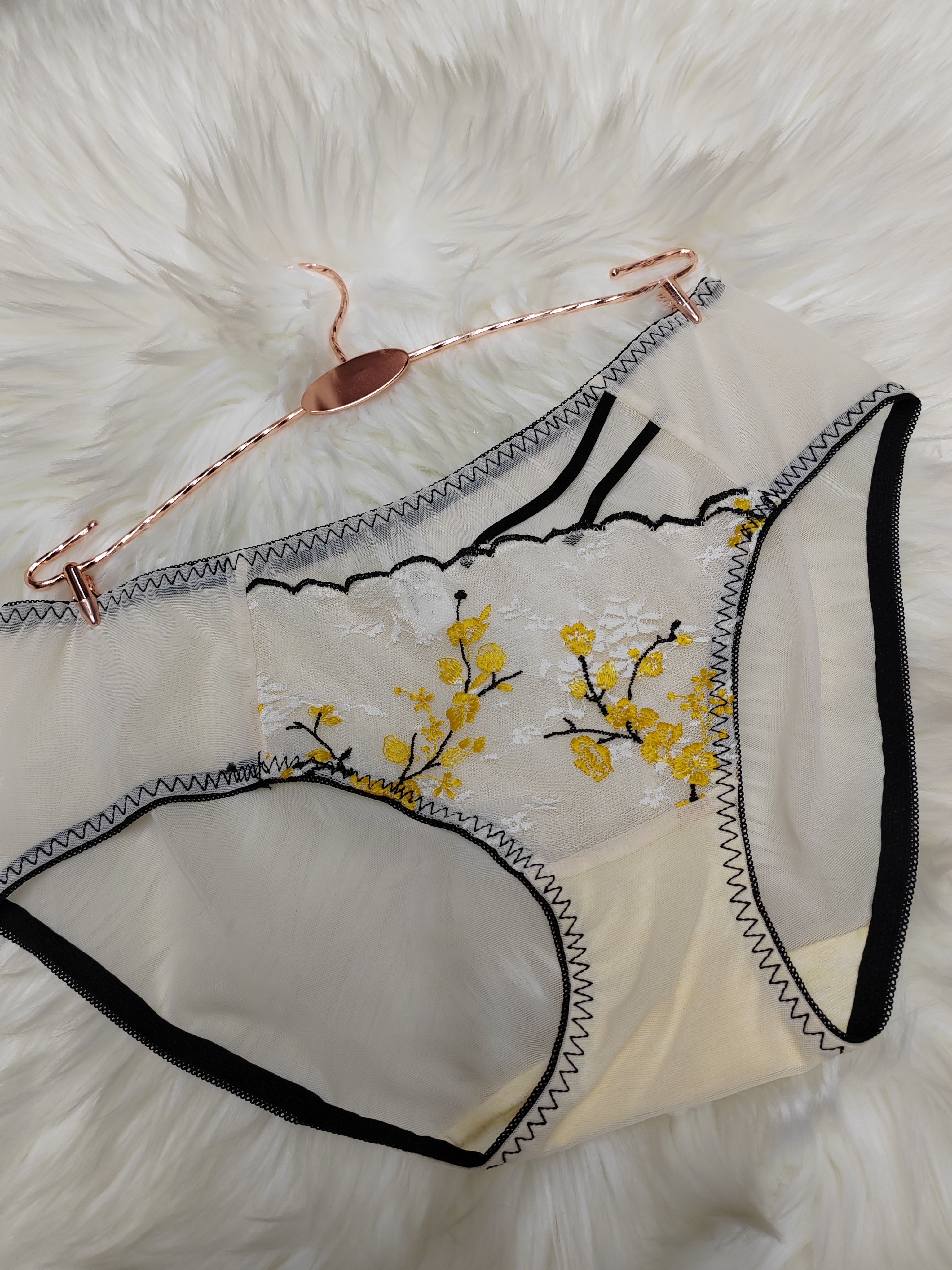 茶茶推荐诱芭沙品牌底裤1136梅香系列刺绣蕾丝拼接网纱舒适透气