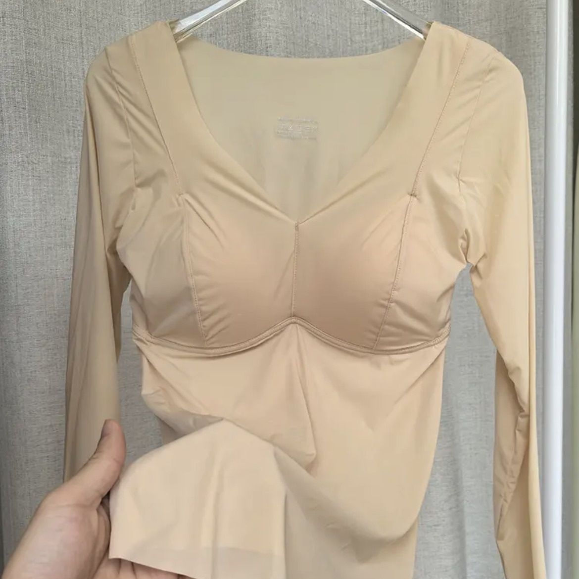 秋冬女长袖带胸垫一体美