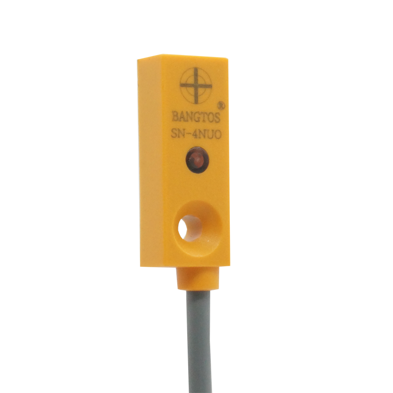 邦拓斯接近开关三线24V微型金属电感式NPN/PNP感应传感器SN-4NUO