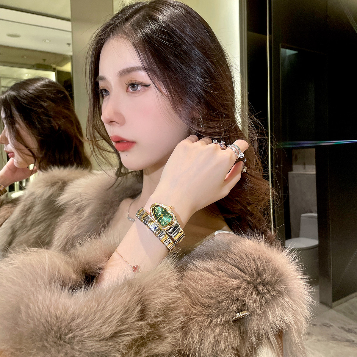 迪洛希手镯式时尚个性女表图片