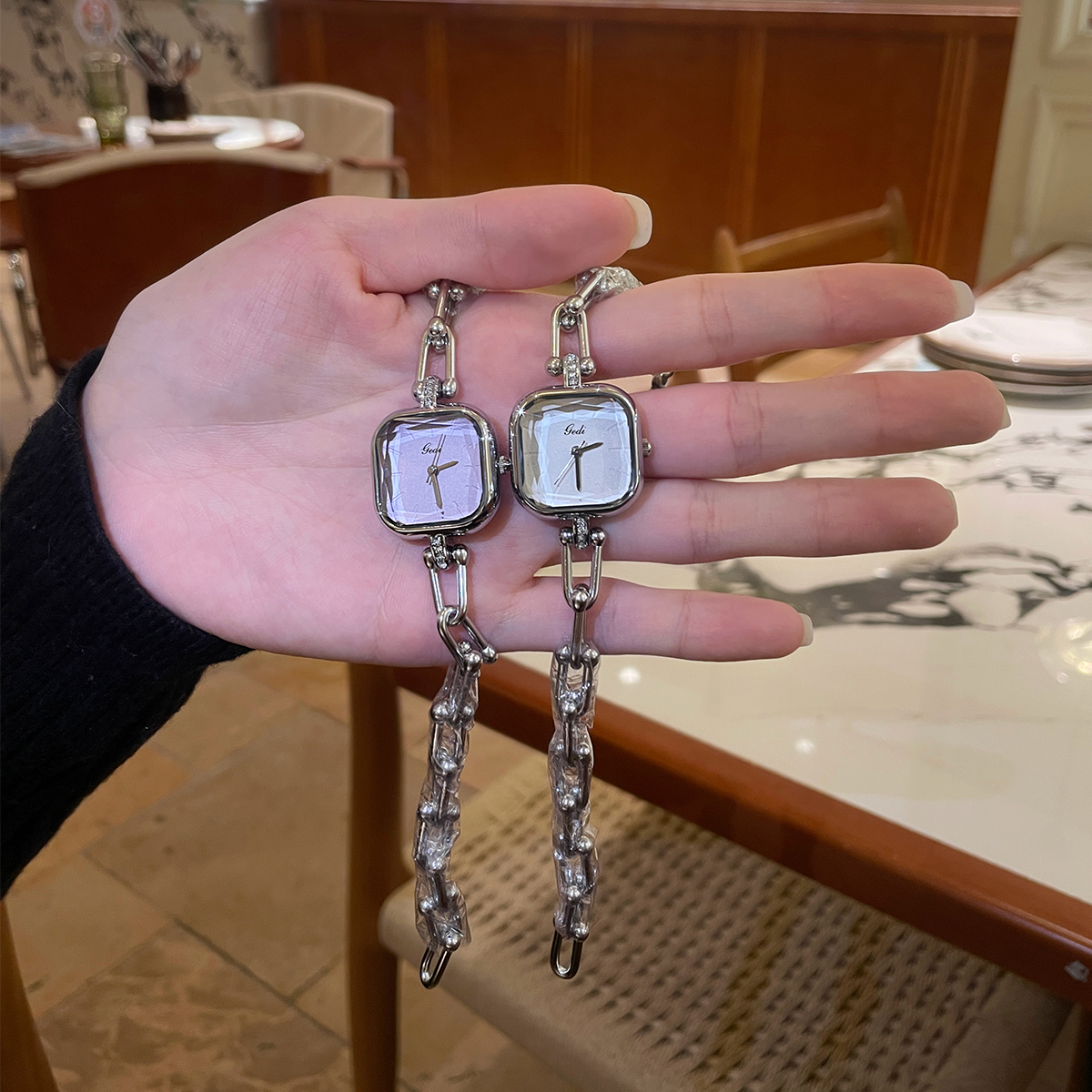 手链式手表女方糖女款轻奢小众女士高颜值学生ins风只看时间品牌