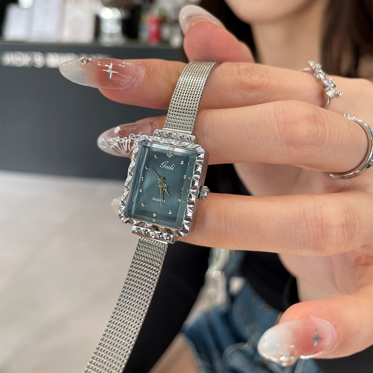 瑞士小方表女法国小众轻奢女士女款方形表正品名牌职场女表学生潮