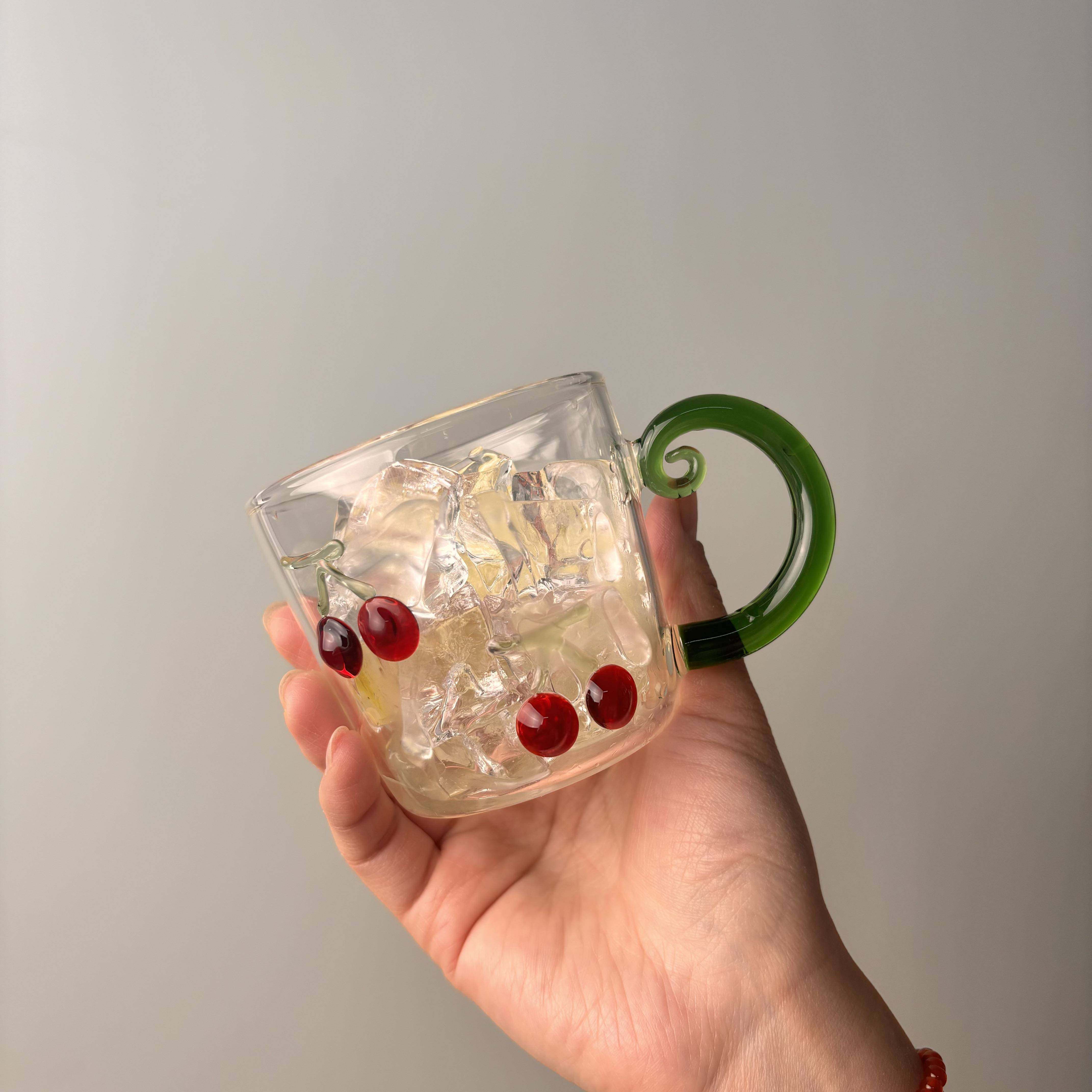 手绘立体高颜值樱桃装饰玻璃杯带把手咖啡杯牛奶杯高硼硅水杯