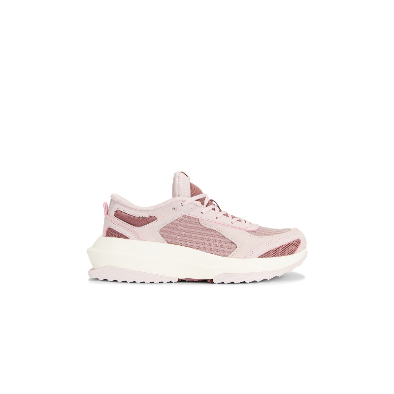 APL: Athletic Propulsion Labs运动鞋淡紫色运动休闲REVOLVE女鞋