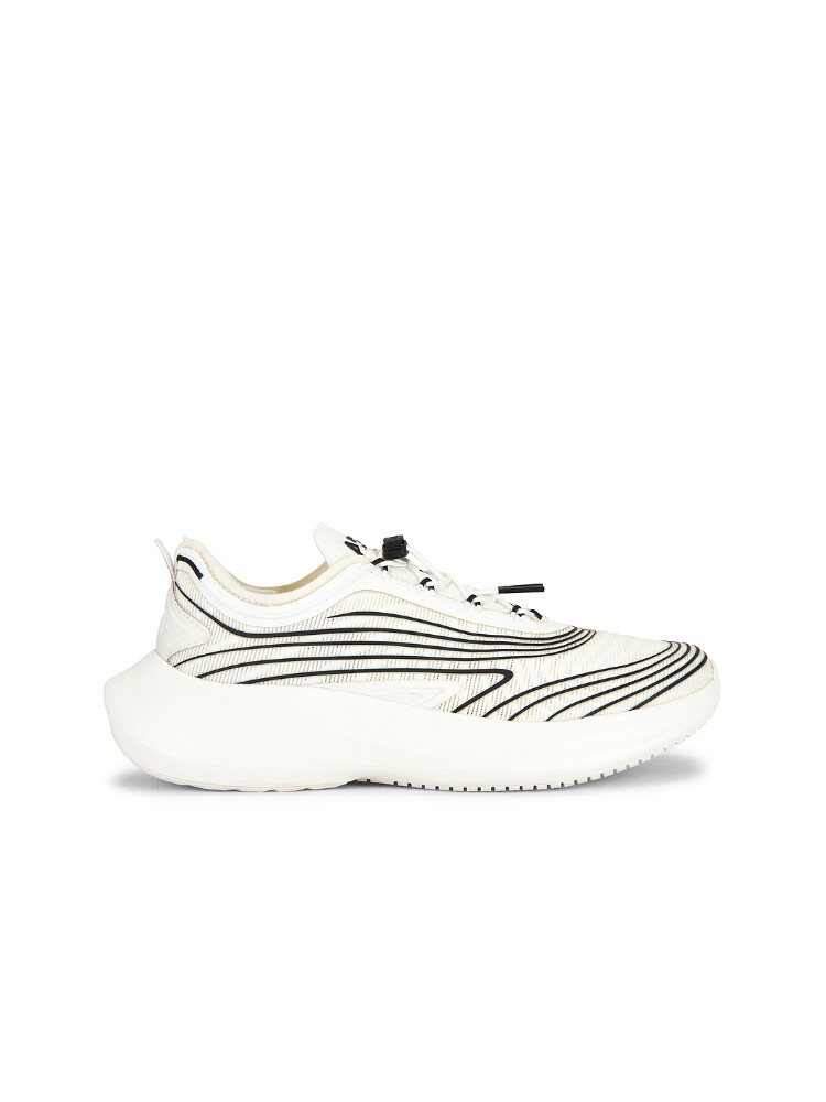 APL: Athletic Propulsion Labs VEIL 运动鞋 revolve小众新款