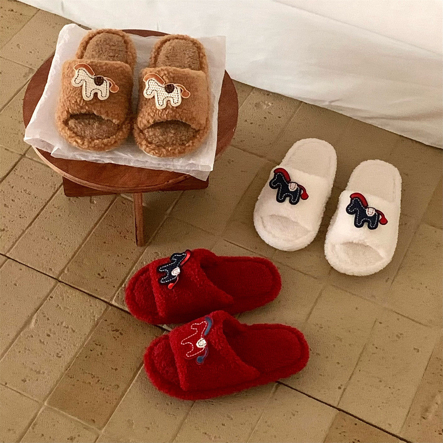 男女士舒适情侣居家防滑棉拖鞋可爱马年趣味刺绣小马毛毛拖鞋冬季