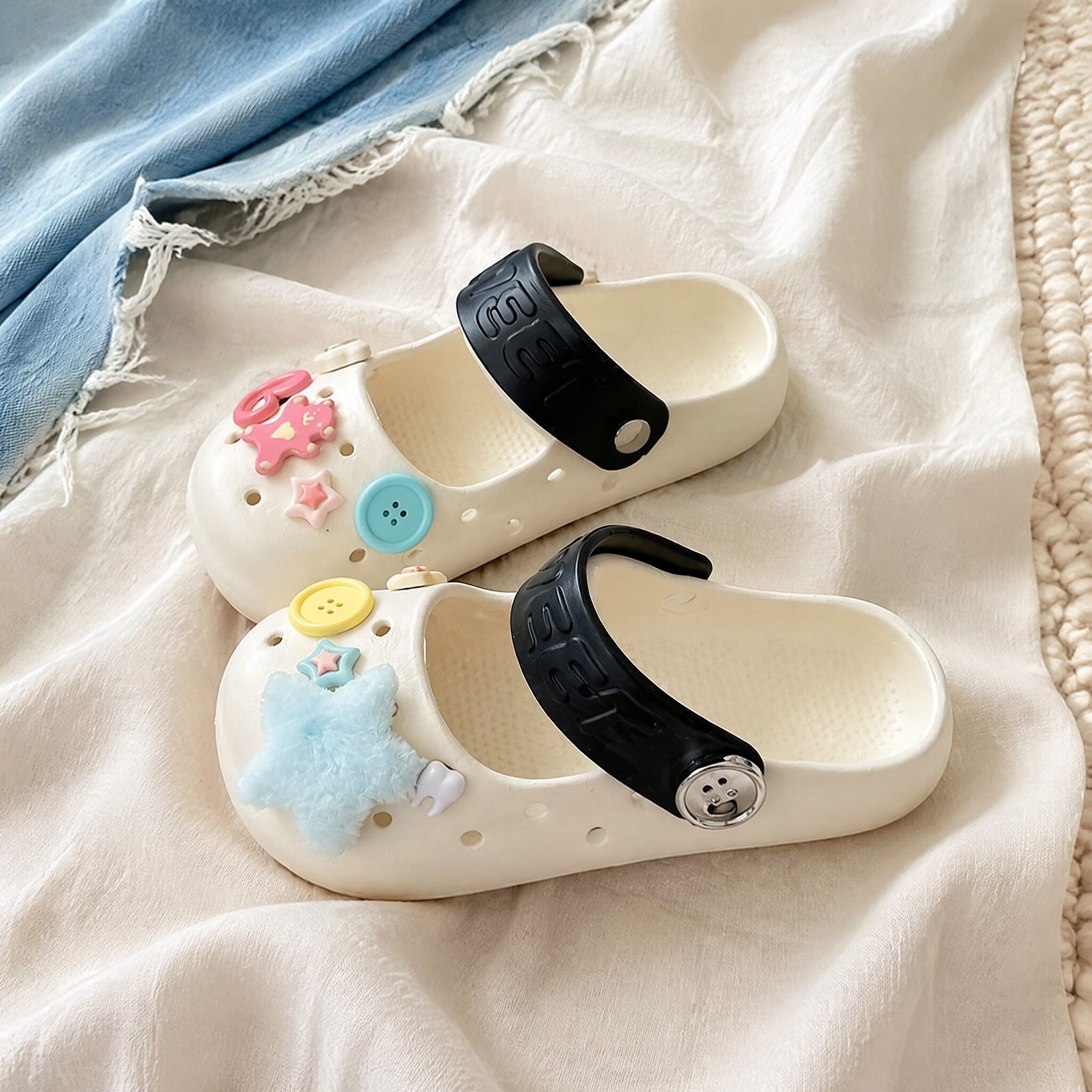 可爱多巴胺洞洞鞋女夏季