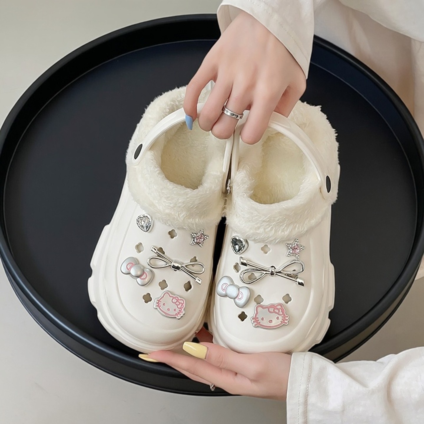 可爱儿童加绒洞洞鞋女童新款秋冬季外穿居家防滑防臭保暖棉拖鞋女