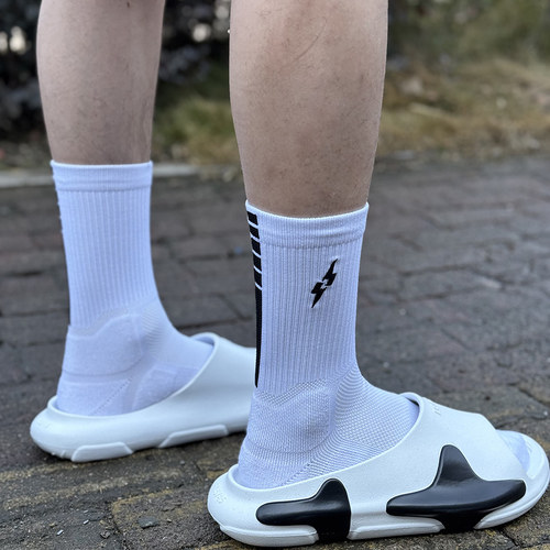 UZISPROACE闪电刺绣篮球袜