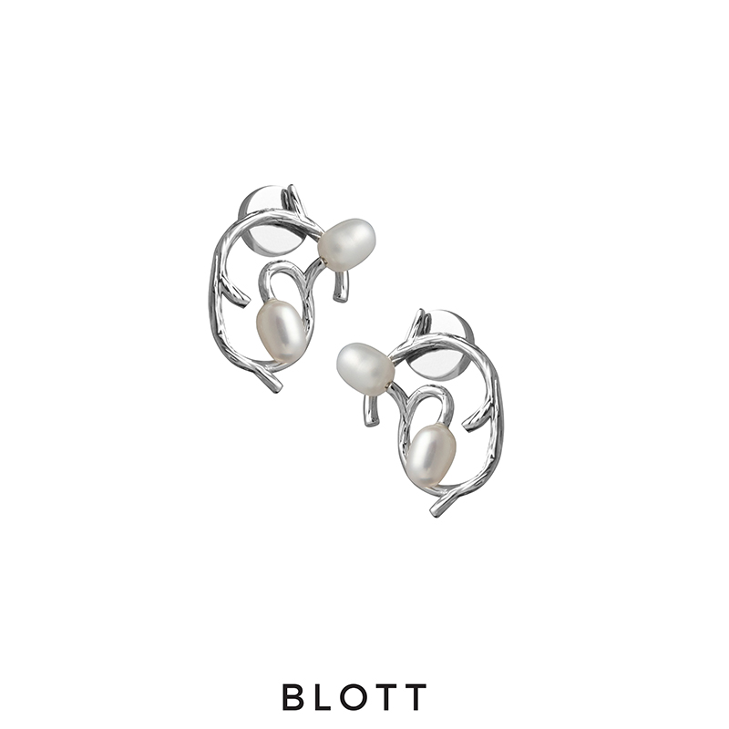 BLOTT 藤蔓树皮纹拉丝淡水珍珠耳环