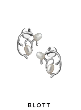BLOTT 藤蔓树皮纹拉丝淡水珍珠耳环