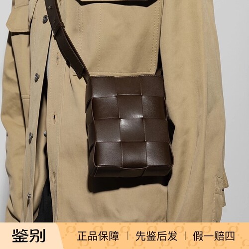 BV中性牛皮革编织单肩包手机包