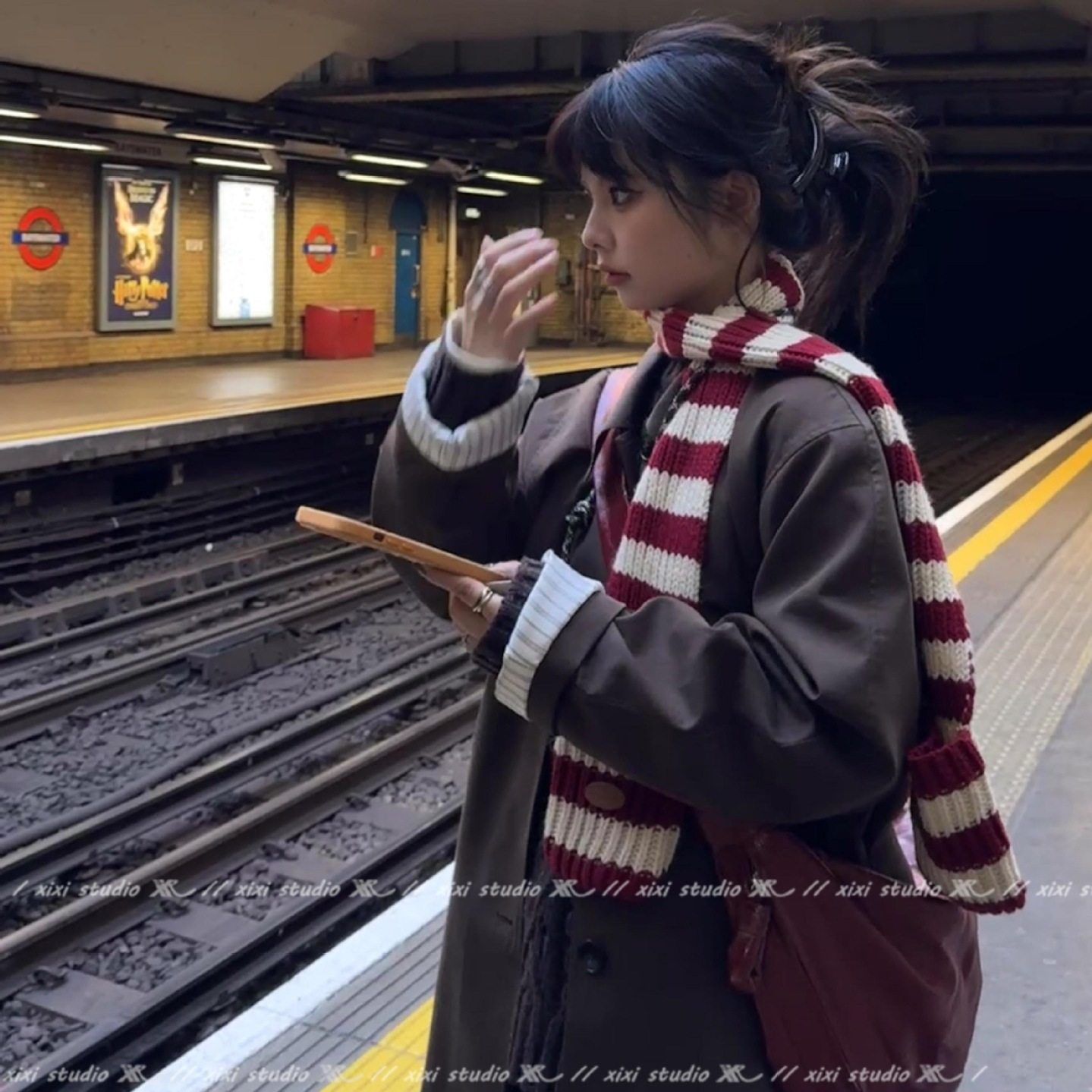 复古港风红色条纹围巾带口袋2025新年针织围脖护颈保暖配饰氛围感