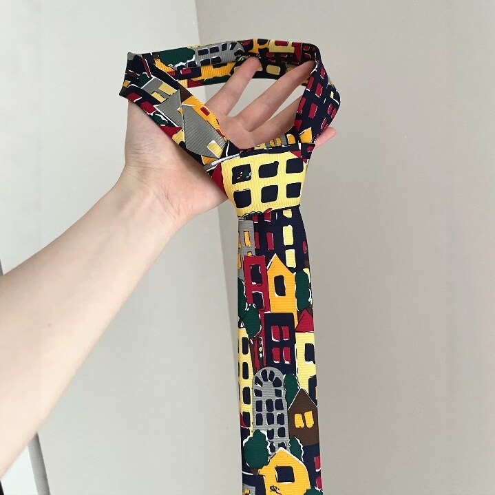 复古黄色印花房子涂鸦手打领带女