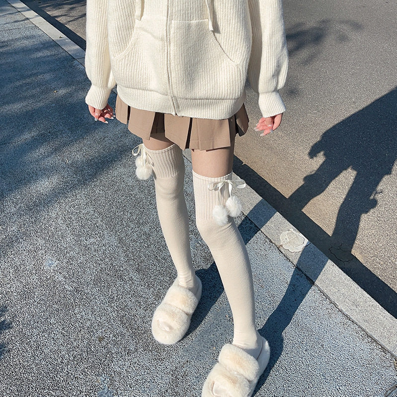 달콤한 소녀 베이지 모피 볼 플랫 모조 캐시미어 기모 무릎 위 양말 슬리밍 스타킹 송아지 양말