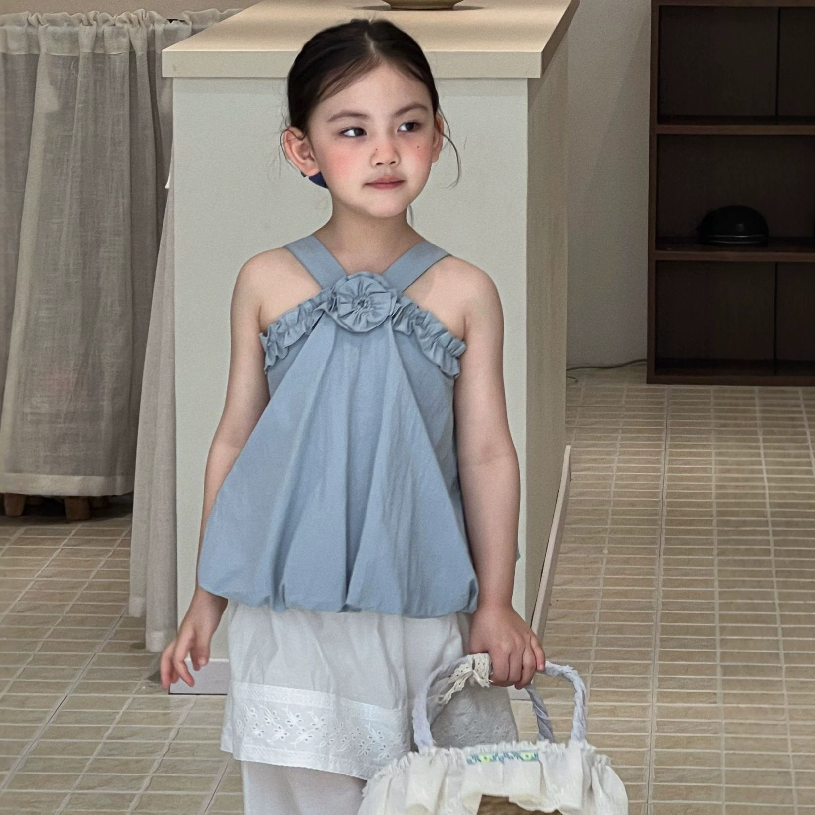 2026年夏季新款女童立体花苞领挂脖背心女吊带上衣假两件裤子套装